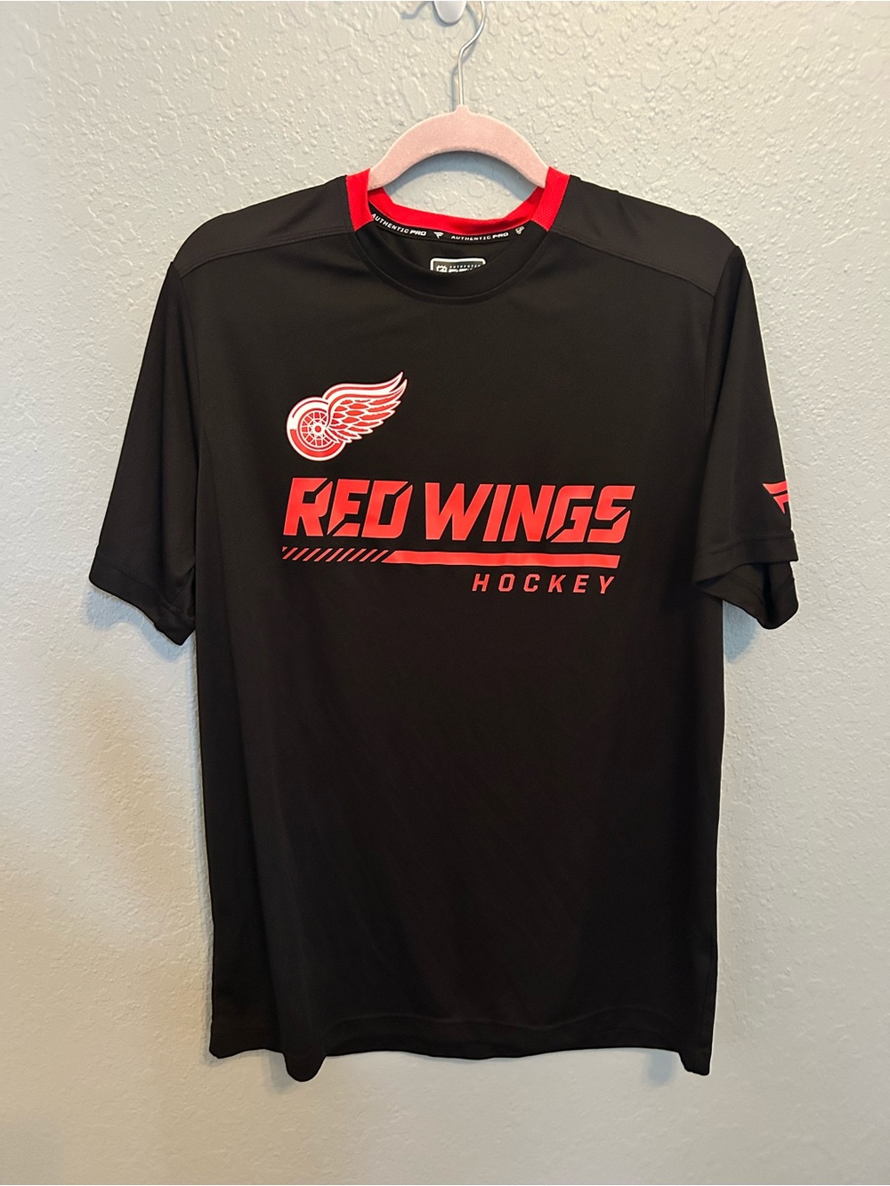 Fanatics Black and Red Detroit Red Wings Short Sleeve Tee